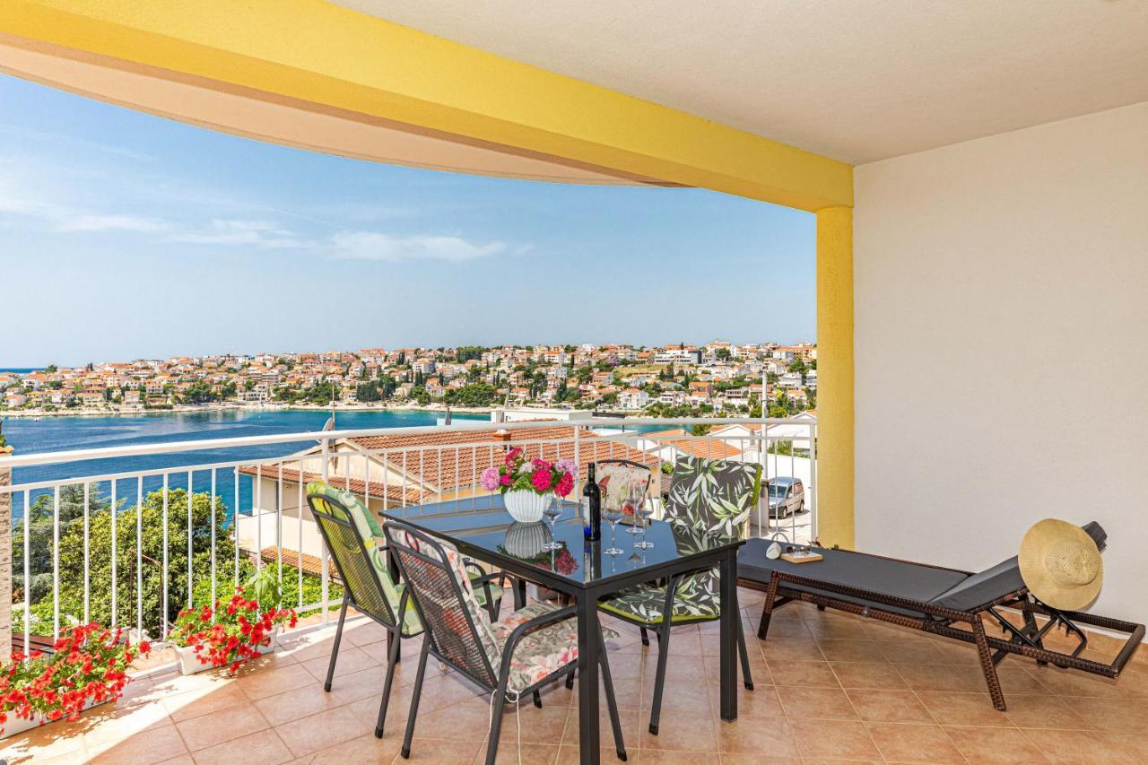 Apartments Villa Nea Leona Trogir Exterior foto